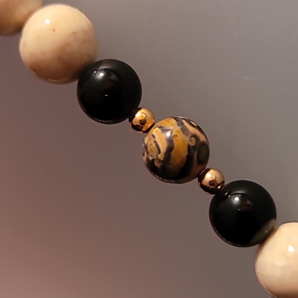 Quartz Animal Print Necklace - Picture 15 of 16